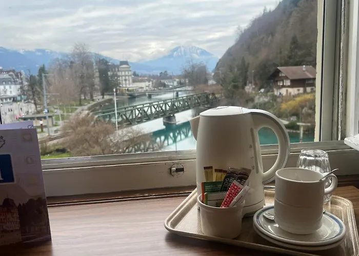 山林小屋 湖泊酒店