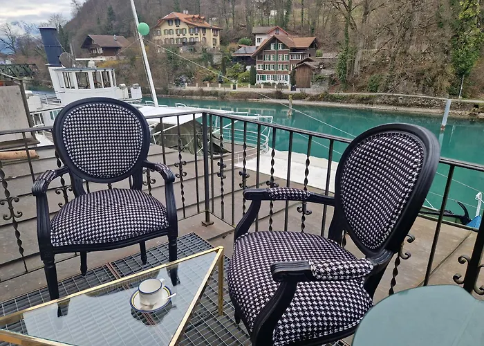 山林小屋 湖泊酒店 *