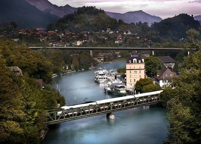 山林小屋 湖泊酒店